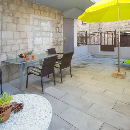 Zdrav - With Big Terrace Apartment Split