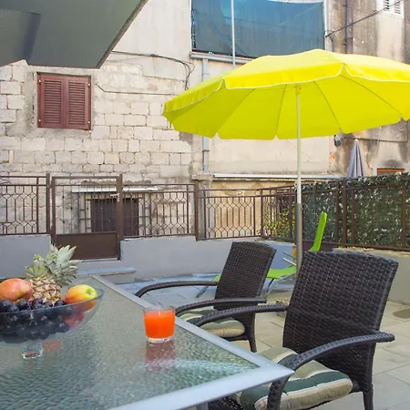Apartment Zdrav - With Big Terrace Split